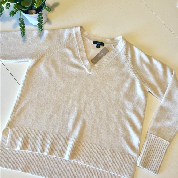 Super soft JCrew V Neck Sweater - Picture 3 of 5